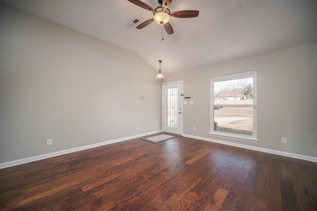 Foto del edificio - 100 Shoals Point Trail