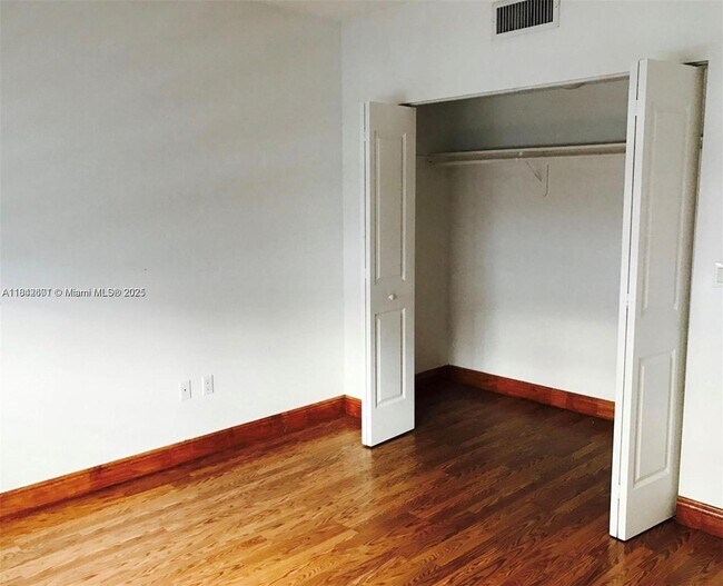 Foto del edificio - 186 SE 12th Terrace
