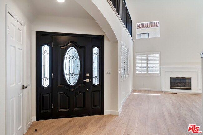 Building Photo - 6143 Lake Lindero Dr