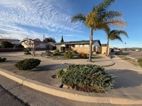 Building Photo - 1493 Calle Segunda