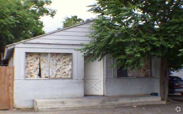Building Photo - 8858-8894 Cypress Ave