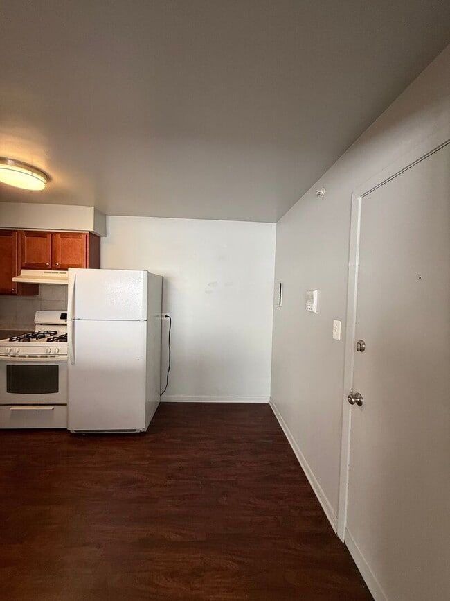 Foto del edificio - 5900 Butterfield Rd