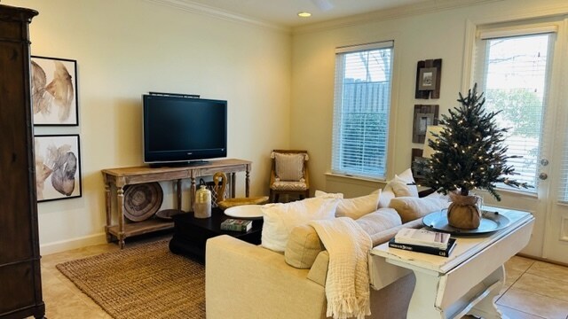 Sala de estar - 81 Christian Dr