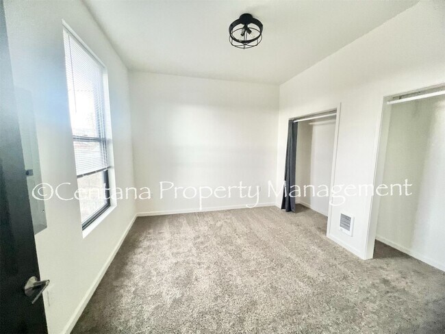 Building Photo - 659 S Main