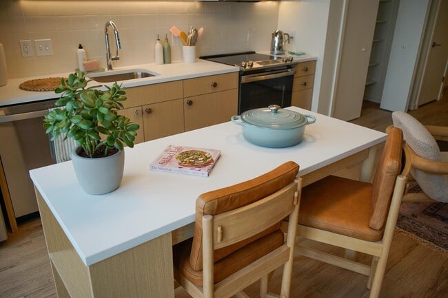 Residence Kitchen - Allied Harbor Point