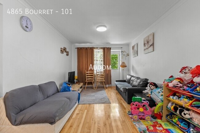 Building Photo - 4865 Av Bourret