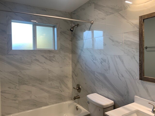 bathroom - 1313 W Taylor St