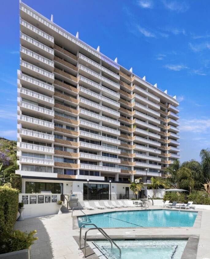 Foto principal - 8787 Shoreham Dr