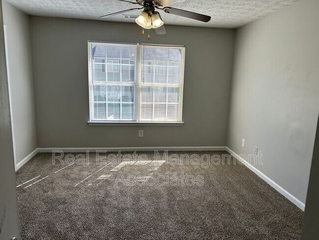 Foto del edificio - 1741 Carrington Dr