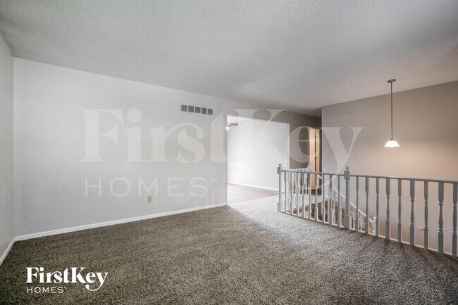 Building Photo - 606 NE Park Cir