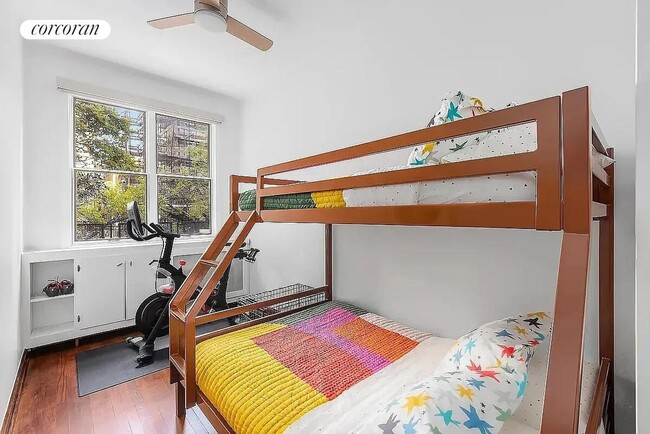 Foto del edificio - 159 W 13th St