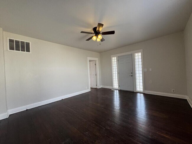 Foto del edificio - 836 S Broadway Ave