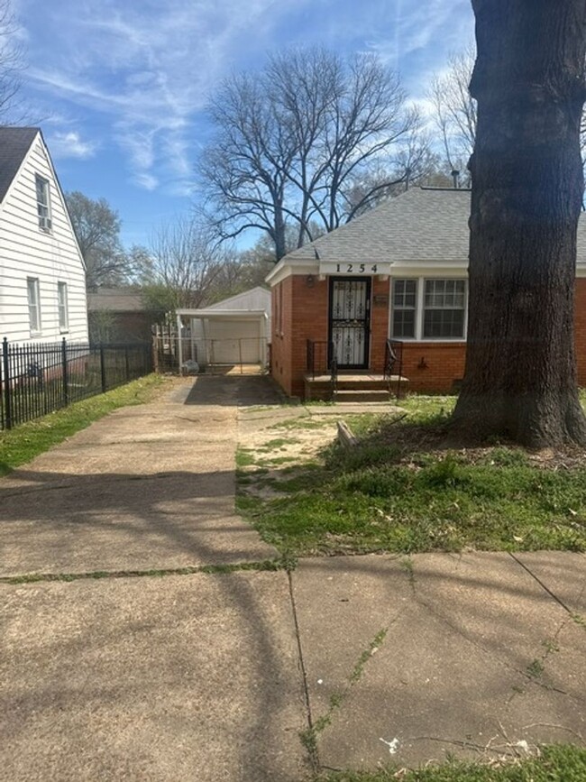 Building Photo - Charming 2-Bedroom Home in Memphis - Cozy,...