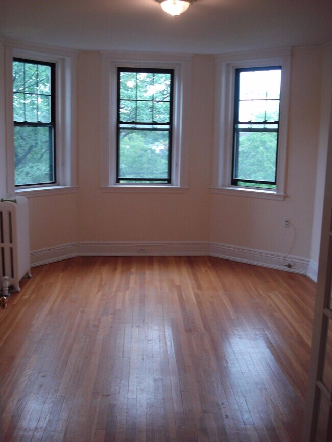 Foto del edificio - 384 Riverway