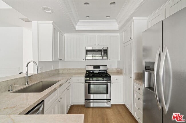 Building Photo - 1722 Palisades Dr