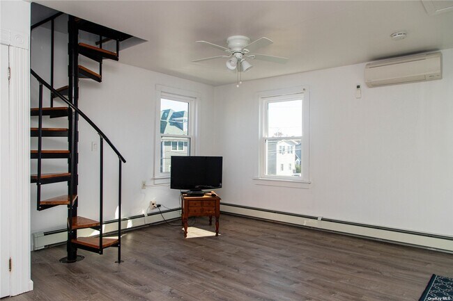 Building Photo - 26 Homan Ave