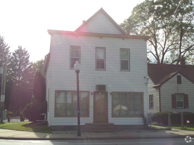 Building Photo - 3581 S Kinnickinnic Ave