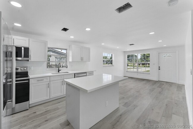 Building Photo - 354 NW 4th Pl
