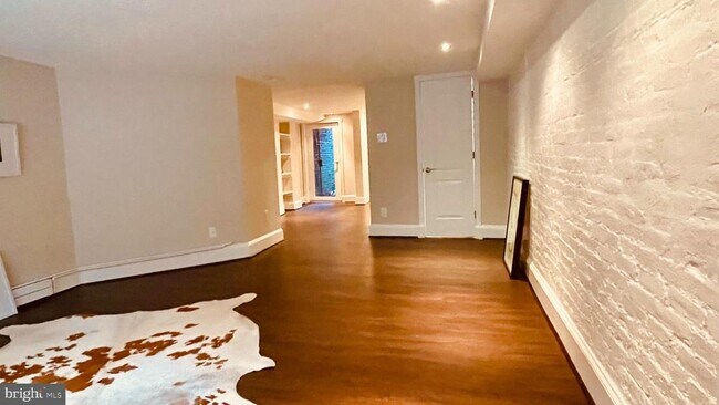 Foto del edificio - 1821 Swann St NW