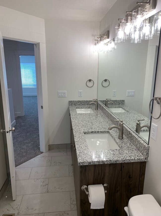 Foto del edificio - 768 E Diane's Way Bldg A