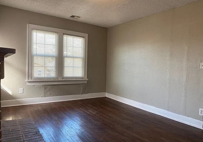 Foto del edificio - Stylish & Spacious 1-Bedroom Near Midtown ...
