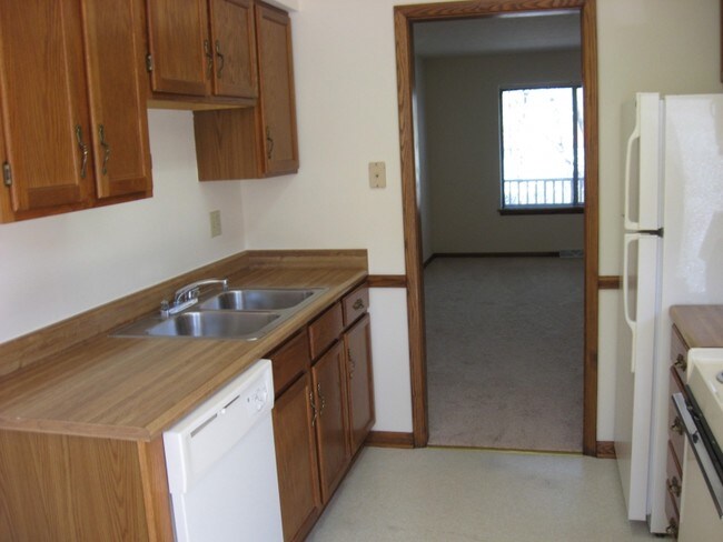 Building Photo - 2725 Willowood Dr