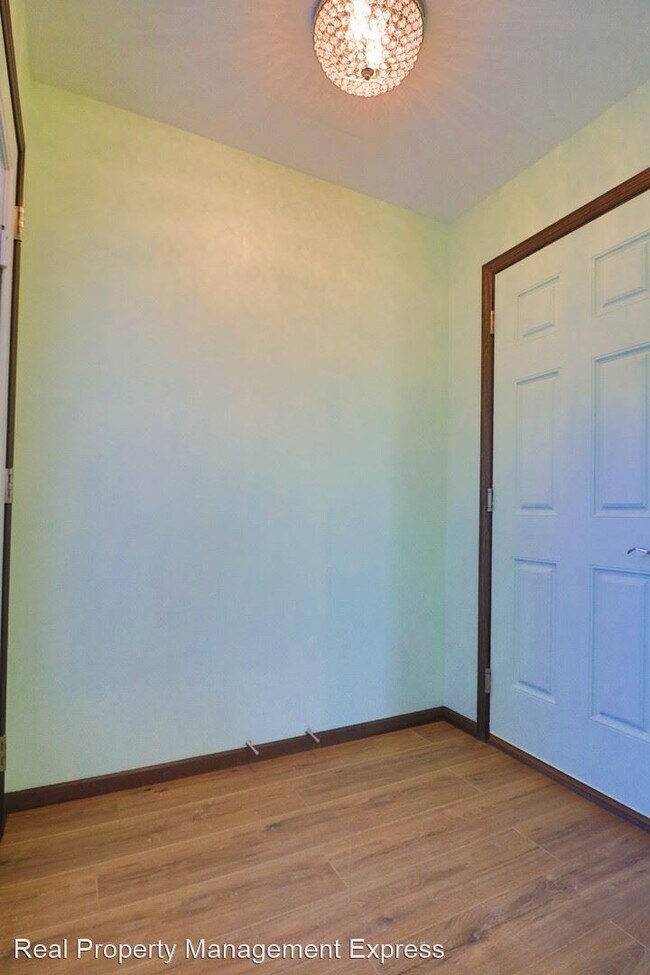 Building Photo - 3 br, 2.5 bath House - 1305 S President Court