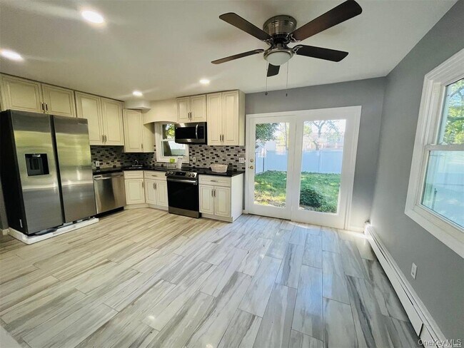 Foto del edificio - 200 Hicksville Rd