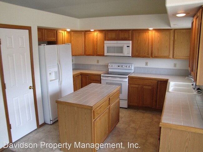 Building Photo - 3 br, 3.5 bath House - 7920 Interlaken Dr