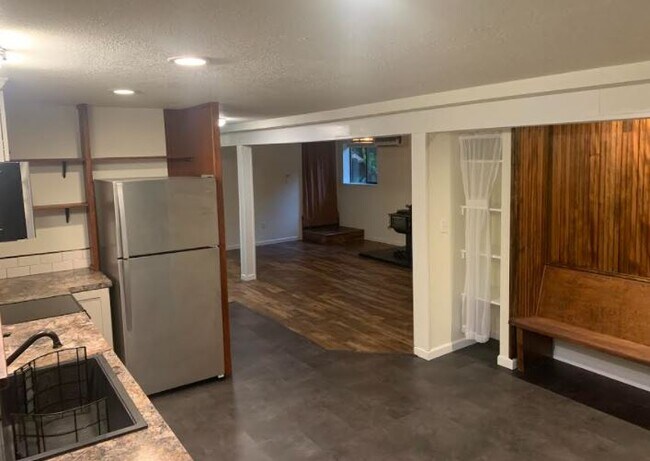 Open design kitchenette - 11116 110th St