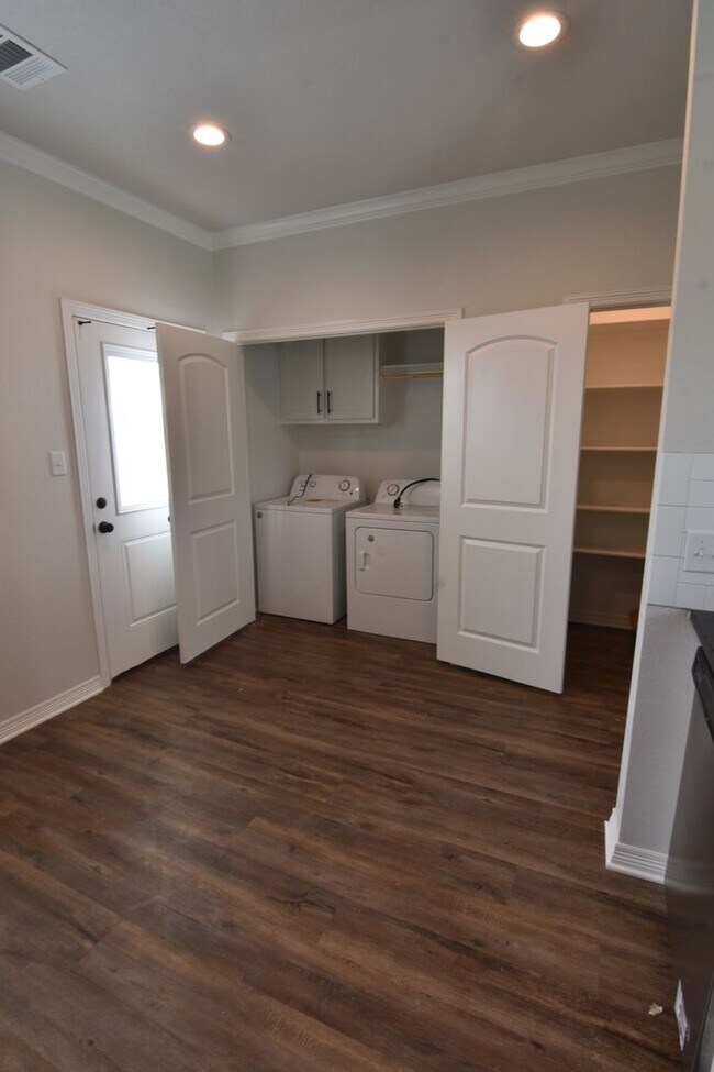 Foto del edificio - 4 bed,4 bath House