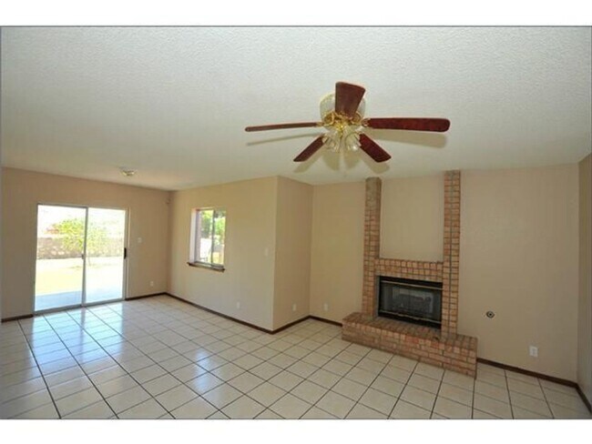 Building Photo - West El Paso 4 bed Refrig A/C