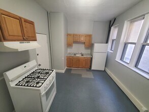 Building Photo - 10 Abbotsford St