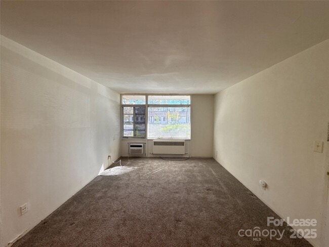 Building Photo - 2126 E 7th St