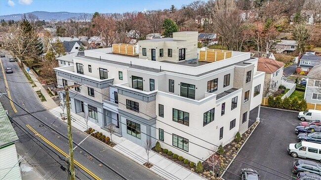 Building Photo - 185 Ashford Ave