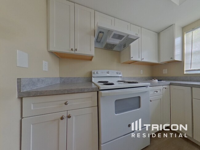 Foto del edificio - 25200 Quaker Ridge Ave