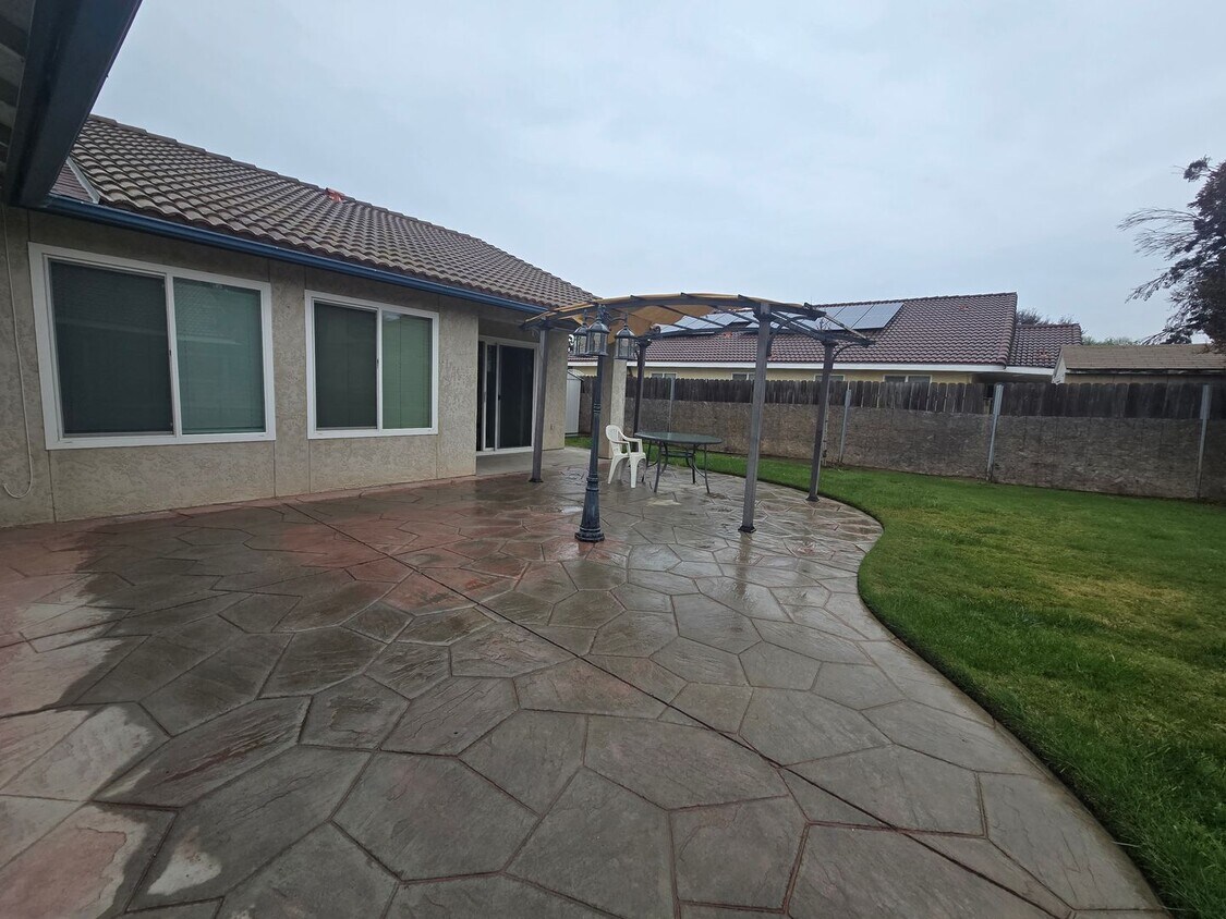 Foto principal - 3 BR 2 BA Available Now