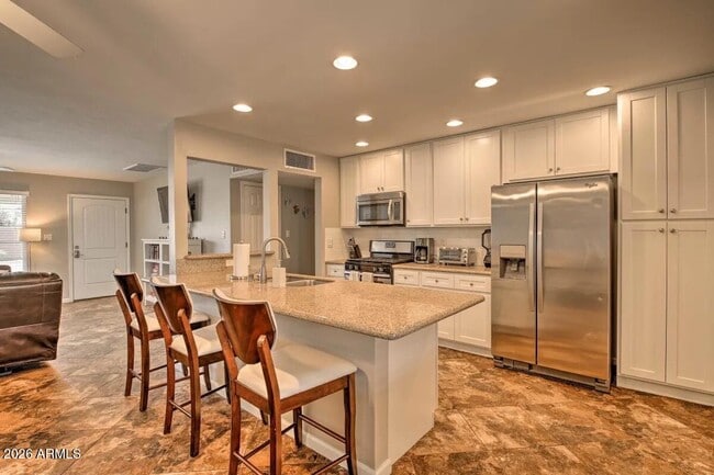 Building Photo - 609 S Priest Dr