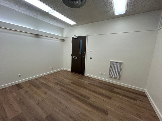 Foto del edificio - Prime Office Space for Rent in the Kaimuki Professional Building