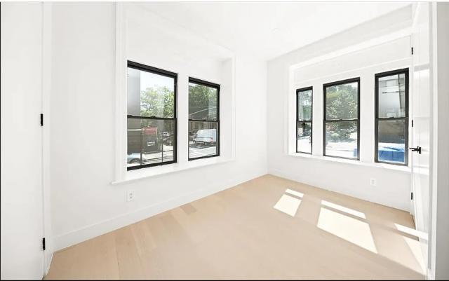 Foto del edificio - 2 bedroom in Brooklyn NY 11215