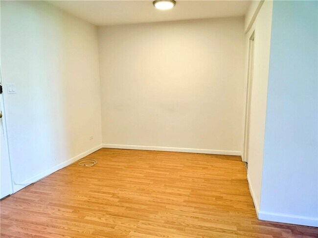 Foto del edificio - 2299 E 13th St