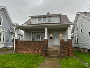 Building Photo - 921 Hayes Ave