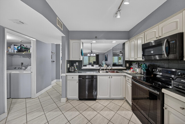 Foto del edificio - 2200 S Cypress Bend Dr