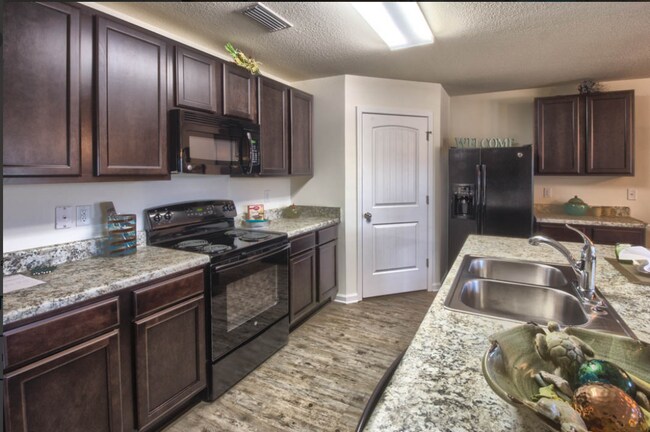 Building Photo - 7105 Ellie B Dr