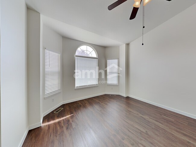 Foto del edificio - 7890 W Powell St