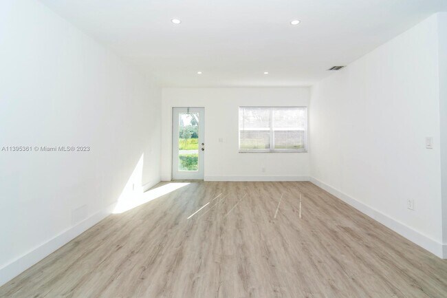 Foto del edificio - 14430 NE 14th Ave