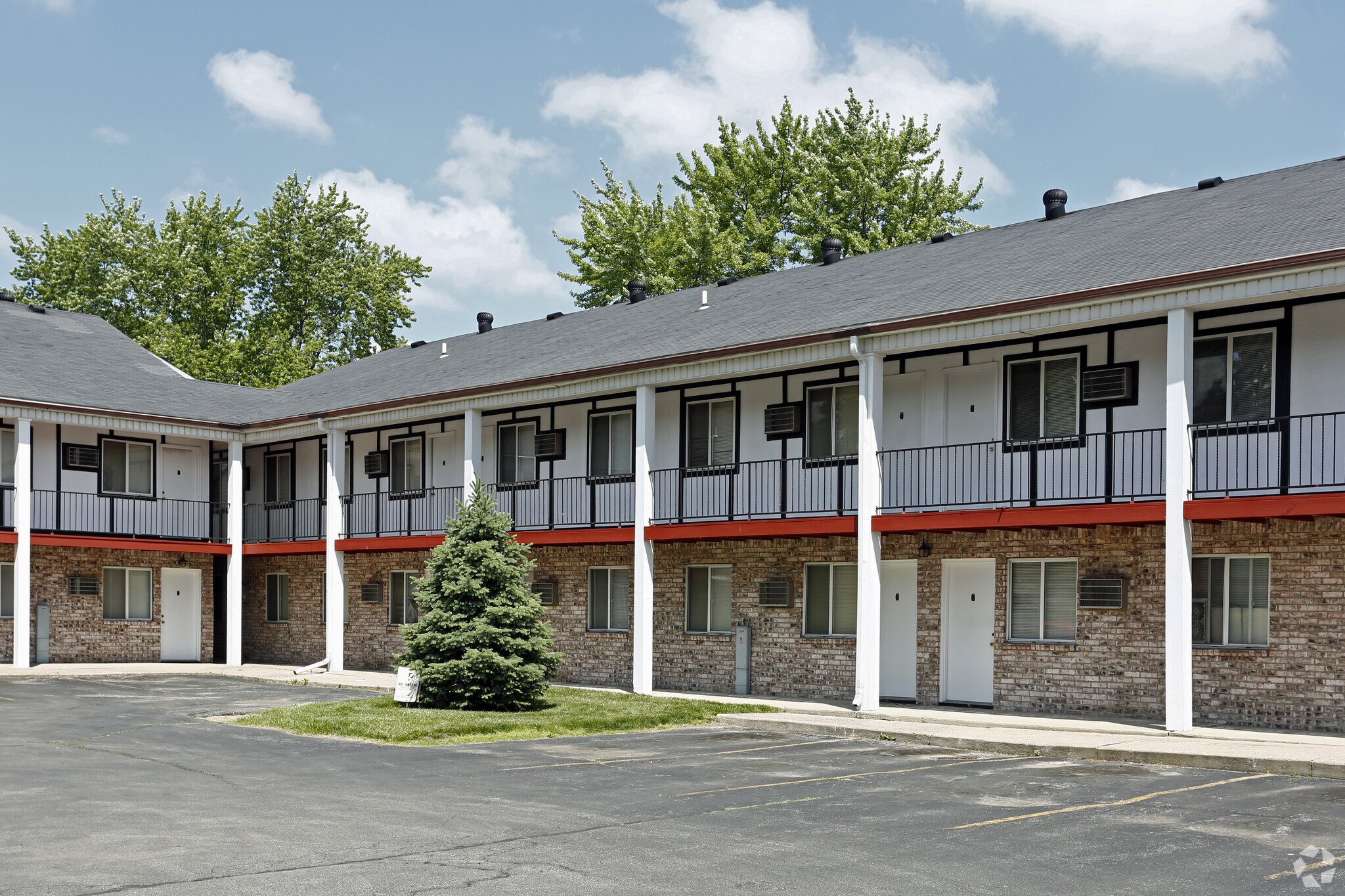 Oak Hill Apartments – photo 1 of 29