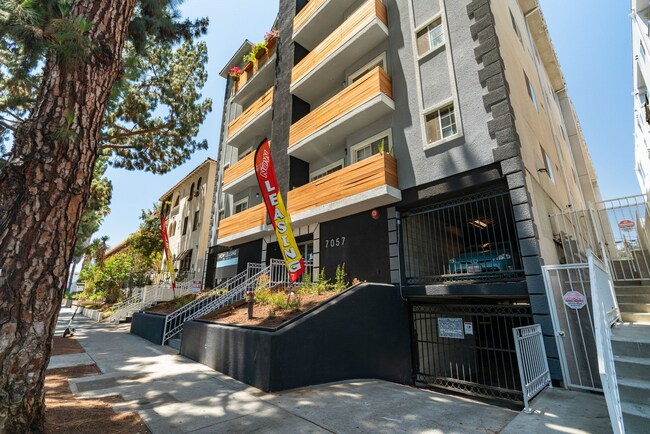 Foto del edificio - 7057 Lanewood Ave