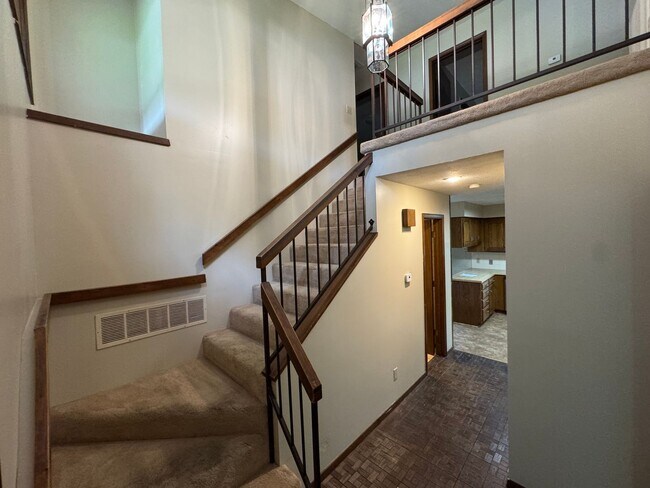 Building Photo - Great Springfield Home in Kickapoo School ...