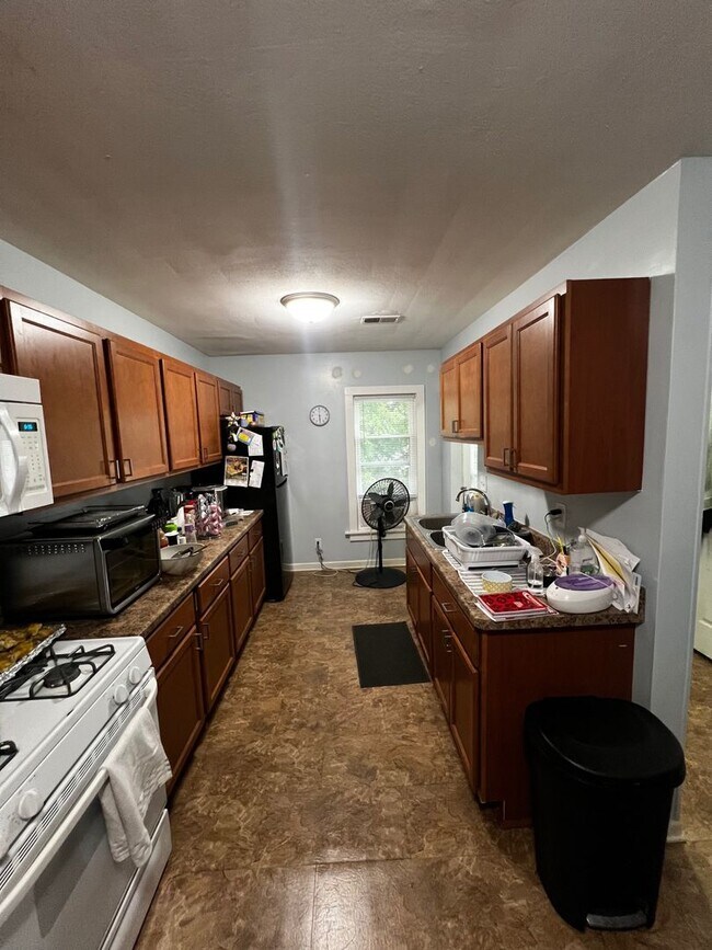 Foto del edificio - 1701 Edgewood Ave
